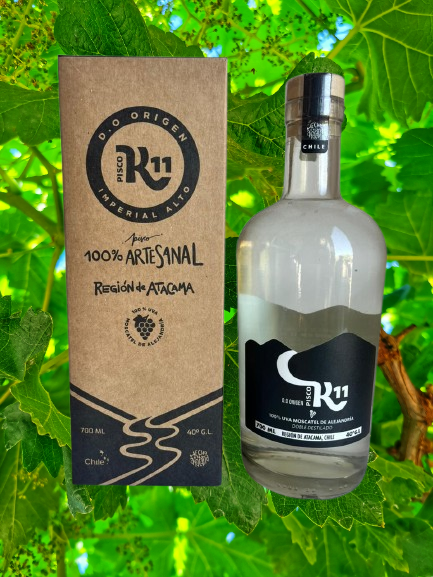 PISCO NEGRO 100% uva Moscatel de Alejandría